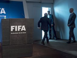 sorpresa: blatter renuncio a la fifa y llamo a nuevas elecciones sorpresa: blatter renuncio a la fifa y llamo a nuevas elecciones