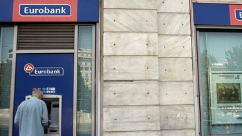 en dos dias, los griegos sacaron us$ 2.260 millones de los bancos en dos dias, los griegos sacaron us$ 2.260 millones de los bancos