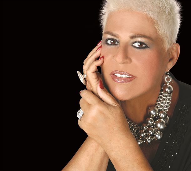 ¡Una noche inigualable! María Martha Serra Lima se presenta en Casino Club Santa Rosa