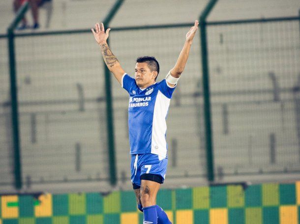 Inoxidable: el Pulga Rodríguez deslumbró con un golazo desde mitad de cancha