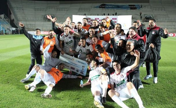 Unión Aconquija dio la primera gran sorpresa de la Copa Argentina