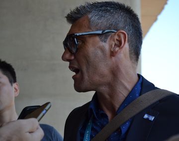 VIDEO: le quisieron pegar a Goycochea en plena calle