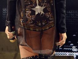 ella hizo lo que sabe arriba del escenario ella hizo lo que sabe arriba del escenario