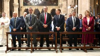 adorni y kicillof coincidieron en la misa en homenaje al papa francisco adorni y kicillof coincidieron en la misa en homenaje al papa francisco