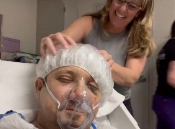 Jeremy Renner se recupera de su accidente: se mostró acompañado por su familia