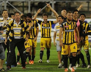 Santamarina sacó ventajas ante Patronato en la ida por el ascenso a Primera