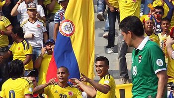 colombia aplasto a bolivia como local y quedo a tiro de la punta colombia aplasto a bolivia como local y quedo a tiro de la punta