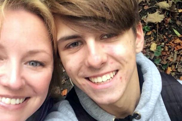 Un adolescente de 17 años murió por dar vuelta la cara muy rápido