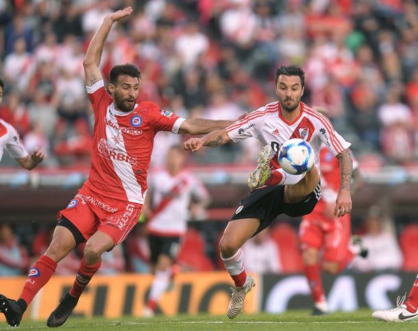 River empató con Argentinos Juniors y Boca es el único puntero