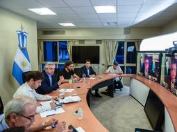 Los argentinos no tienen un presidente que trabaja una semana y toma dos de vacaciones