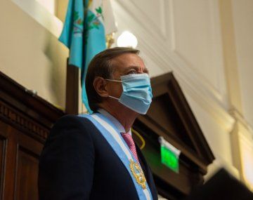 Mendoza: Gobernador adelantó que no acatará el DNU presidencial y mantendrá las clases presenciales