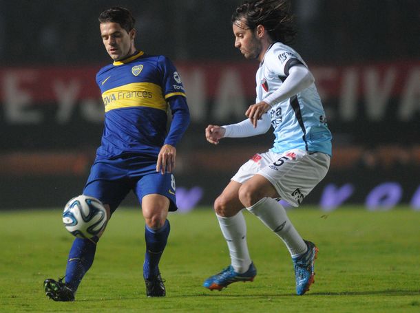 Boca extrañó a Riquelme y no pudo quebrar a Colón, que bajó de la punta