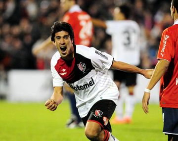 Pablo Pérez pasó la revisión médica y firmó con Boca