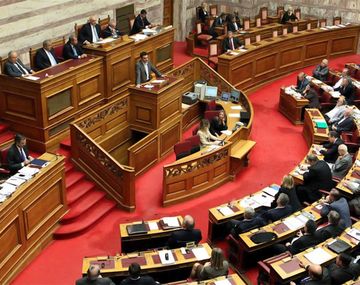 Grecia aprobó nuevo plan de ajuste en medio de la protesta