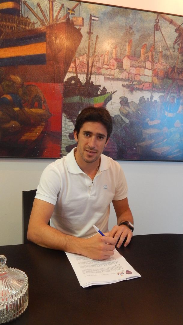 Pablo Pérez firmó su contrato y es oficialmente el primer refuerzo de Boca