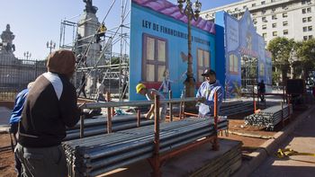 Los docentes instalaron en 2017 una escuela itinerante frente al Congreso. Foto archivo. Los docentes instalaron en 2017 una escuela itinerante frente al Congreso. Foto archivo.