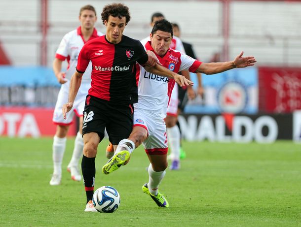 Argentinos no pudo con Newells y sumó un punto con gusto a poco