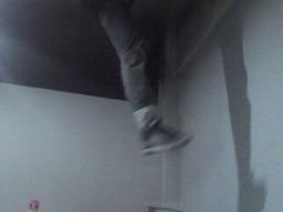 un menor entro a robar a un almacen y quedo atrapado en una claraboya un menor entro a robar a un almacen y quedo atrapado en una claraboya