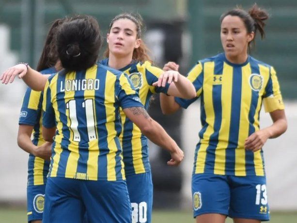 El plantel femenino de Rosario Central denunció al club y a la entrenadora por discriminación