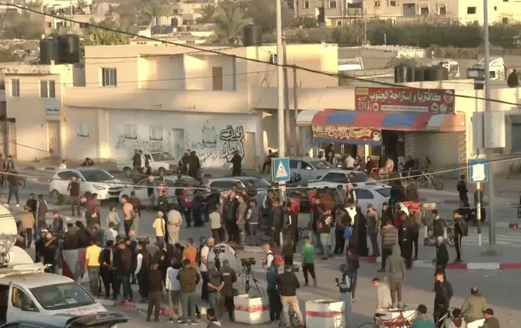 Hamas entregó 13 rehenes a la Cruz Roja