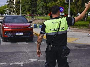 La Municipalidad de Guaymallén advirtió por multas truchas en el barrio Santa Ana. &nbsp;
