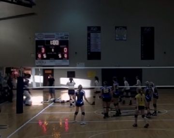 Jugaba al vóley y sufrió un paro cardíaco