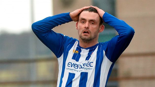 Un jugador fue suspendido por seis fechas por orinar en la cancha