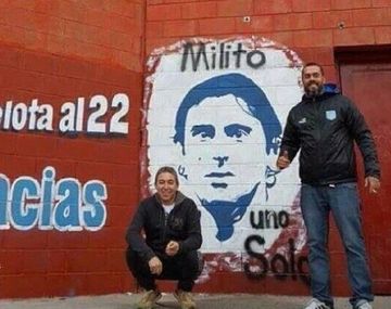 Osados: hinchas de Racing pintaron un mural de Diego Milito en la cancha del Rojo