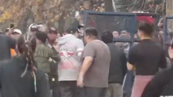 incidentes entre fanaticos de indio solari y la gendarmeria en las afueras de su casa en parque leloir