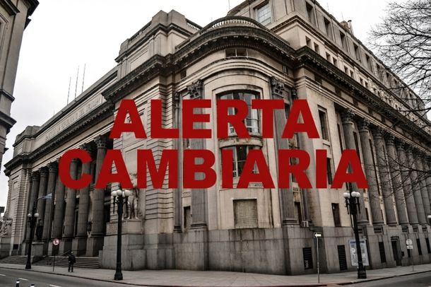 Alerta cambiaria: obligarán a los bancos a advertir sobre los riesgos de ahorrar en dólares