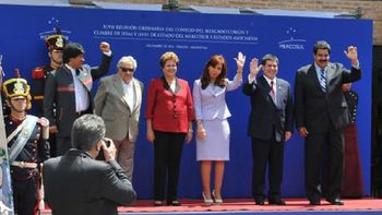 cristina recibio a los mandatarios de la region y dio inicio a la cumbre cristina recibio a los mandatarios de la region y dio inicio a la cumbre