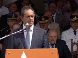 scioli va con todo: critico a macri, a la ucr y defendio su gestion scioli va con todo: critico a macri, a la ucr y defendio su gestion