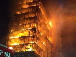 Feroz incendio en Sao Paulo: hay al menos un muerto y varios desaparecidos