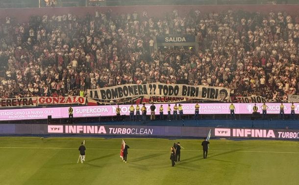 La bandera de River para Boca en Paraguay: ¿La Bombonera? Todo Biri Biri