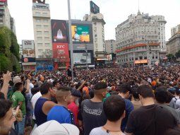 Masiva concentración de fans de Dragon Ball en el Obelisco