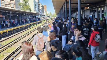 el tren sarmiento circula con demoras y cancelaciones: asi se viaja en hora pico el tren sarmiento circula con demoras y cancelaciones: asi se viaja en hora pico