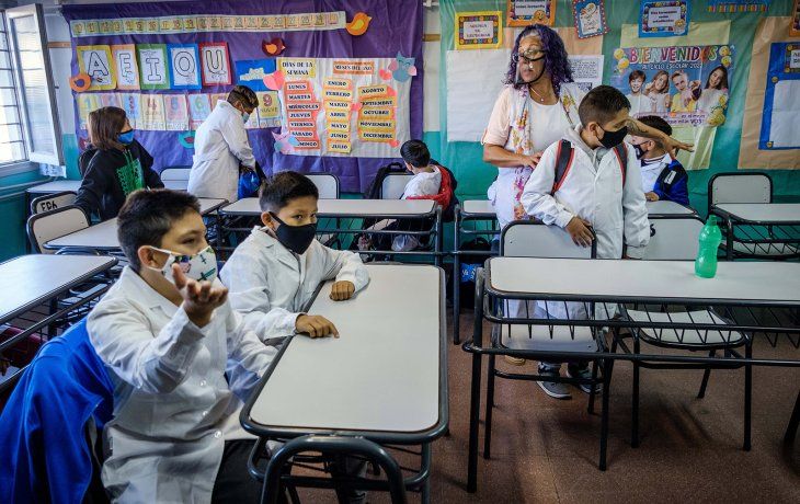 Oficializan el uso optativo del barbijo en los colegios bonaerenses