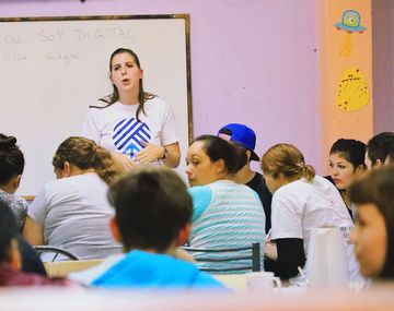 Facebook lanza un programa de alfabetización digital para los que menos tienen