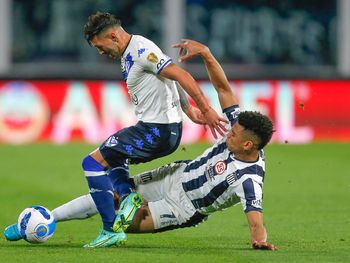 Talleres y Vélez juegan un duelo clave en busca de la clasificación