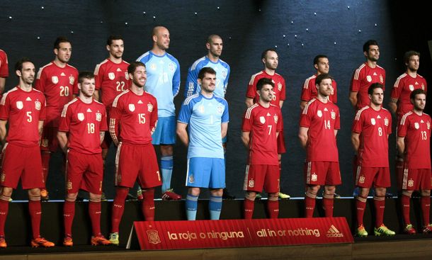 España presentó su nueva camiseta para el Mundial