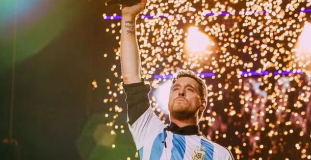 Michael Bublé es fanático de un club argentino y así lo confirmó en su llegada a la Argentina