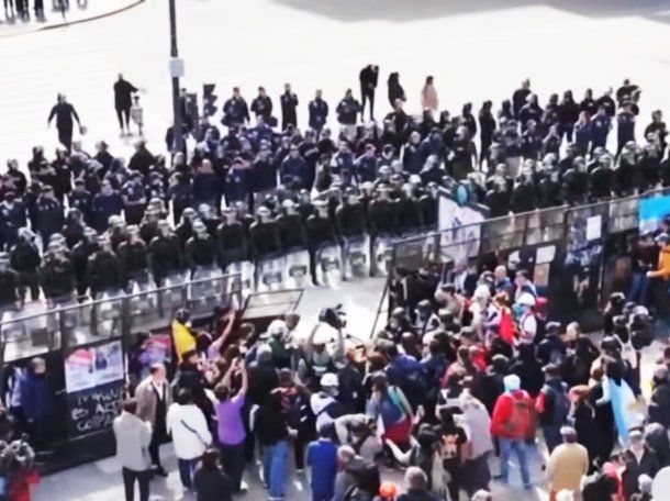 Tensión en el Congreso por la marcha de jubilados: el desmedido megaoperativo de Patricia Bullrich Tensión en el Congreso por la marcha de jubilados: el desmedido megaoperativo de Patricia Bullrich