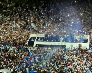 Masiva concentración en el predio de Ezeiza para recibir a la Selección