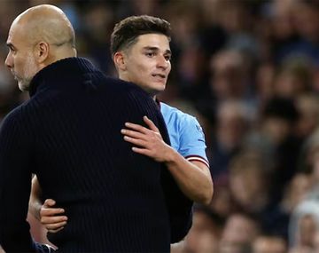 La contundente despedida de Pep Guardiola a Julián Álvarez: Espero que pueda encontrar...