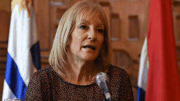 Carolina Cosse no será llamada por la Junta Departamental de Montevideo para argumentar el aumento del boleto en la capital uruguaya. Carolina Cosse no será llamada por la Junta Departamental de Montevideo para argumentar el aumento del boleto en la capital uruguaya.