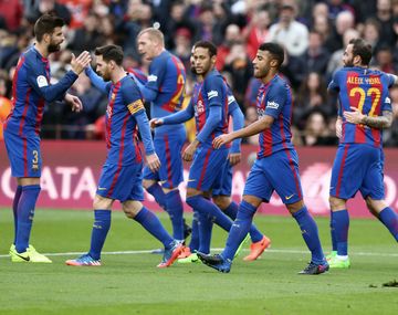 Barcelona goleó al Bilbao y no le pierde pisada al Real