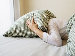 El truco para terminar con el insomnio sin pastillas: las recomendaciones de Harvard El truco para terminar con el insomnio sin pastillas: las recomendaciones de Harvard