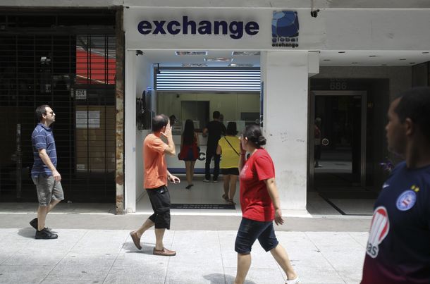 Los turistas pordrán comprar dólares de una manera más fácil