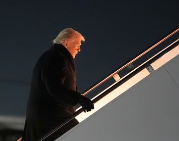 El avión que llevaba a Donald Trump al Foro de Davos tuvo que regresar a la Base Andrews por falla eléctrica