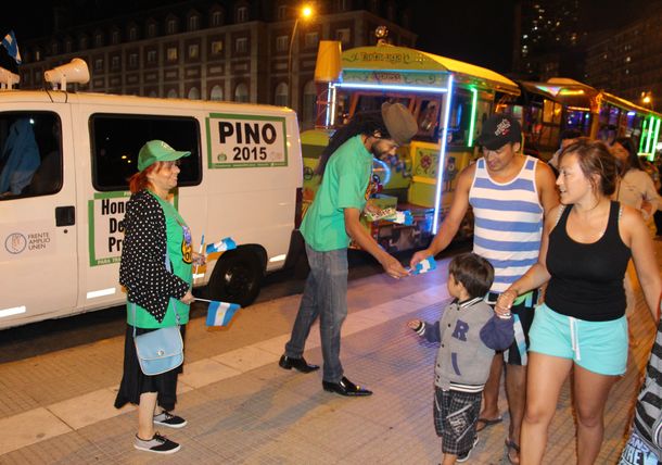 Se lanzó en Mar del Plata la campaña Pino 2015
